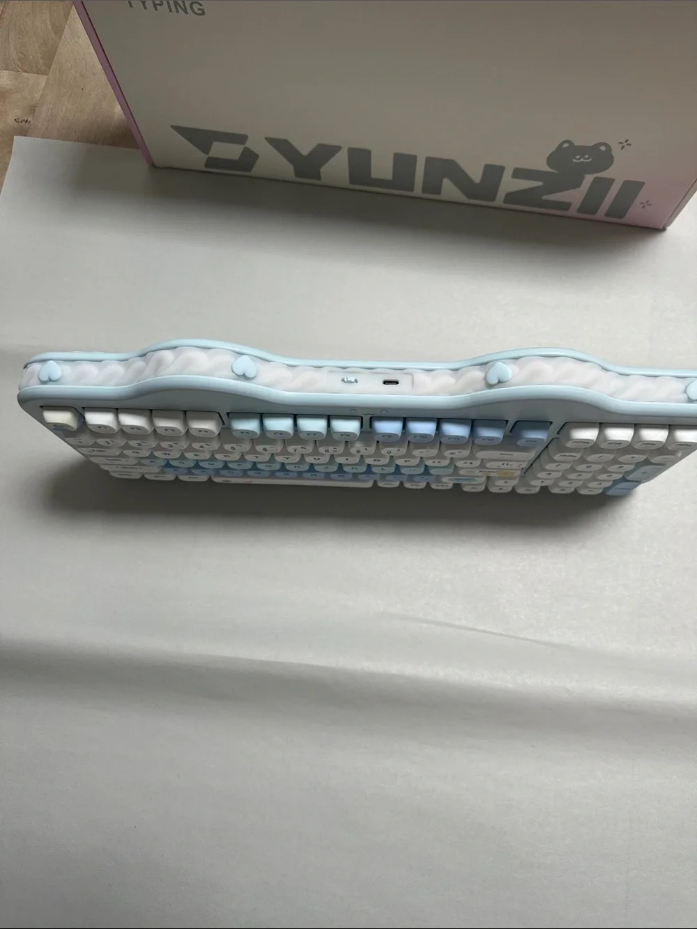 Cute Blue & White Wireless Keyboard - Yunzii C98